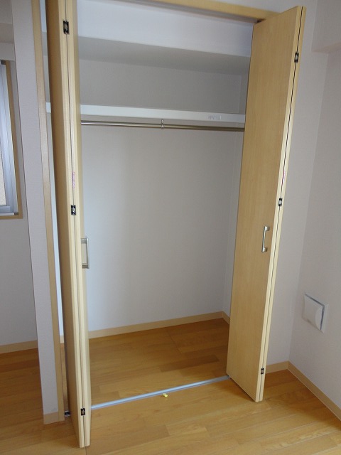 収納　ハンガーポール付のクローゼット