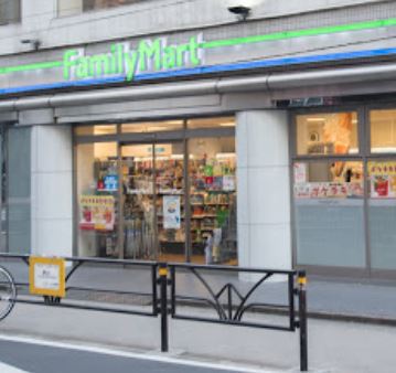 コンビニ　ファミリーマート（コンビニ）まで815m