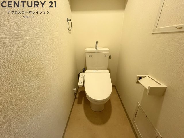 トイレ　温水洗浄便座付きのトイレです♪
