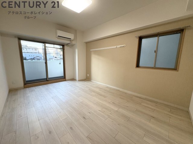 居室・リビング　エアコン付きで快適に過ごせます♪