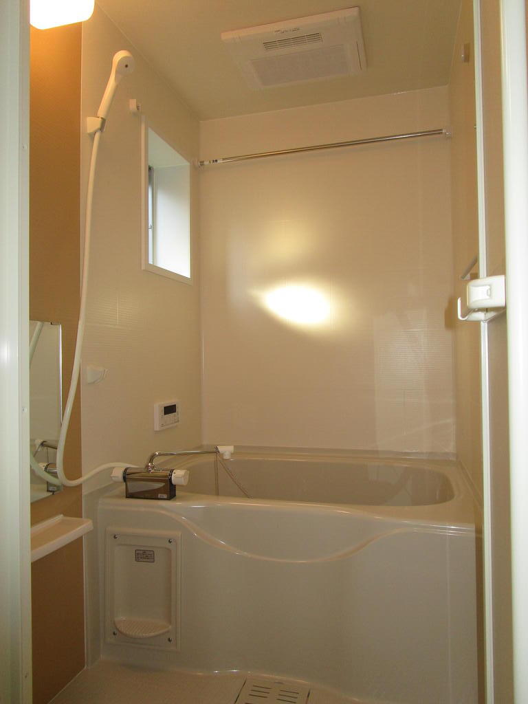 バス・シャワールーム　浴室乾燥機付きで、雨の日も安心