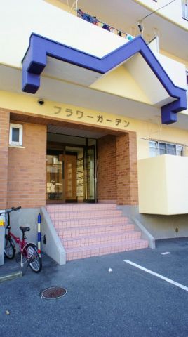 エントランス　清潔なエントランスです