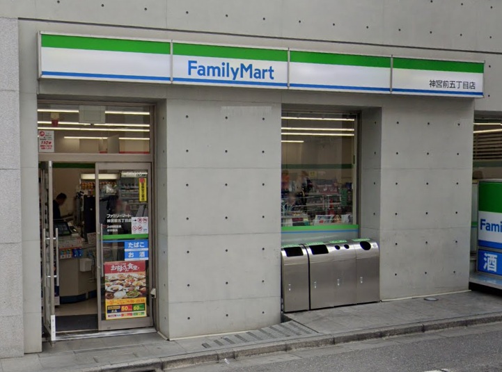 コンビニ　ファミリーマート 神宮前五丁目店（コンビニ）まで366m