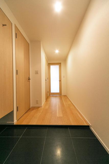 玄関　※写真は同タイプ住戸です。