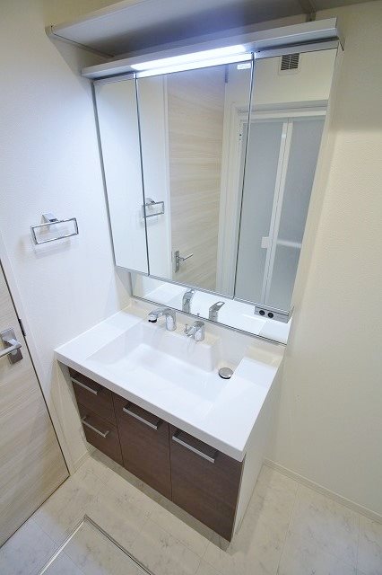 洗面設備　化粧洗面台