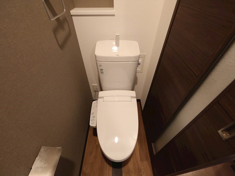 トイレ　温水洗浄暖房便座付トイレ