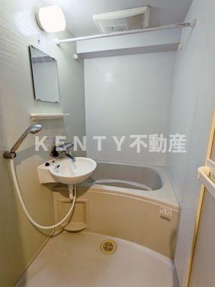 バス・シャワールーム　コンパクトで使いやすいお風呂です