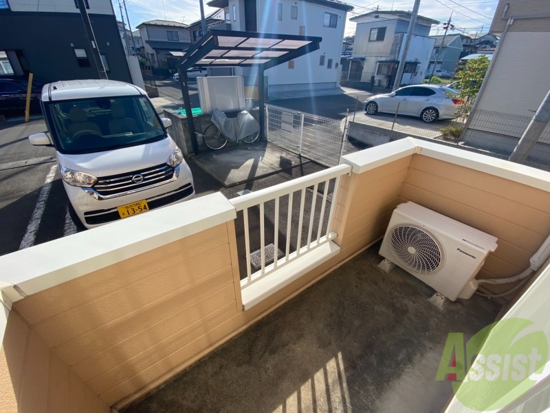 バルコニー　バルコニーがあるので洗濯物は外に干せそうですね～