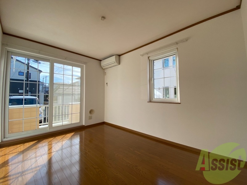 居室・リビング　６　帖の洋室です。広々としていますね。