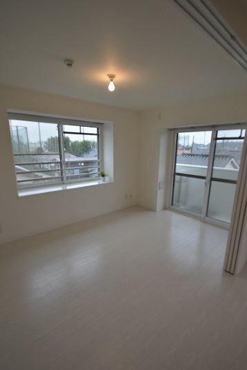 居室・リビング　※同物件別部屋です