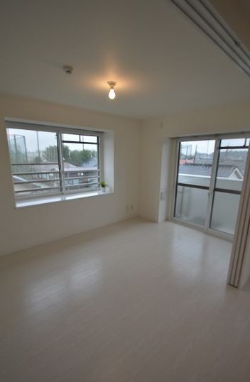 居室・リビング　※同物件別部屋です