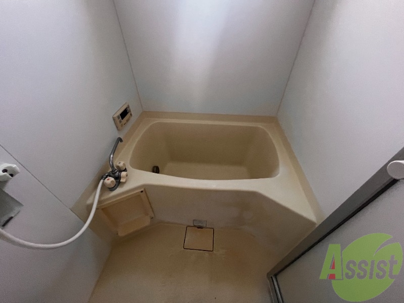 バス・シャワールーム　バスルームはゆったり浸かれる広さがあります。