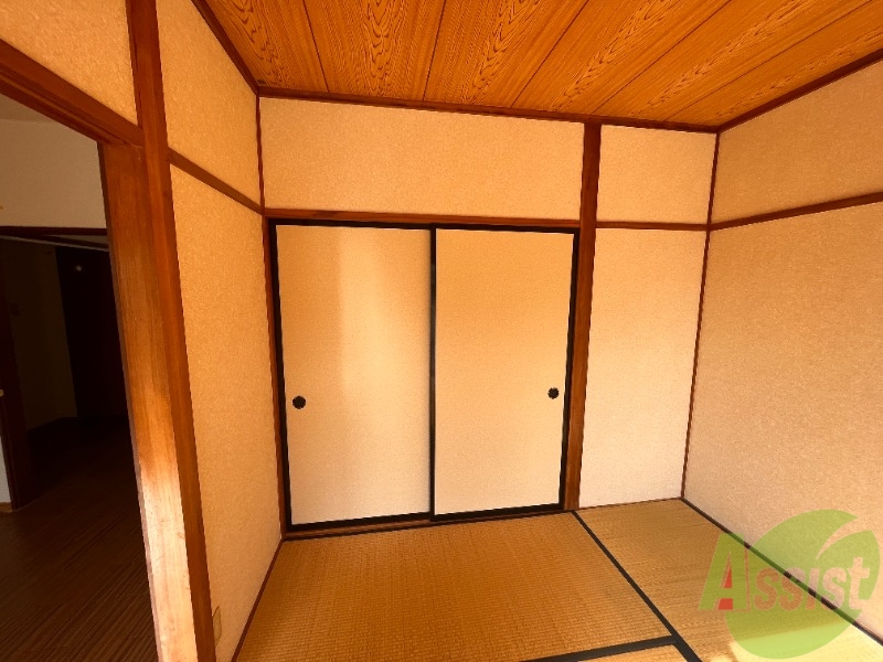 収納　和室には押入がございました。お部屋を広く使えそうです