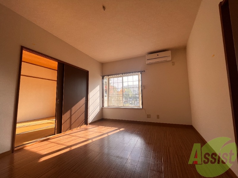 居室・リビング　陽当たり良好で、広々としてリビングです。