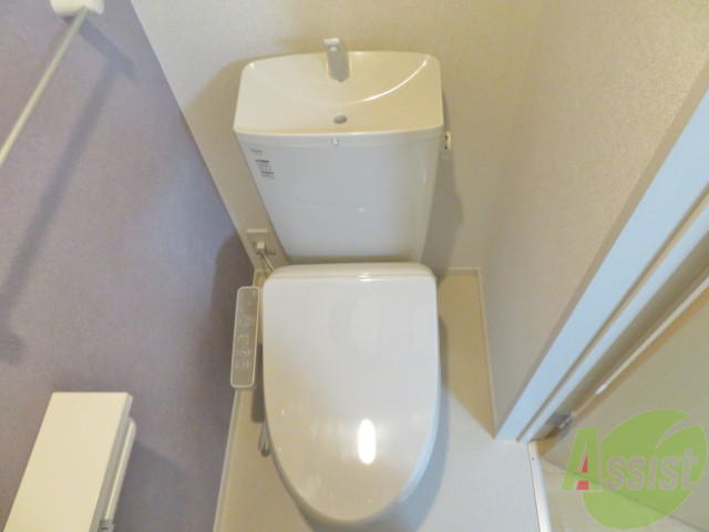 トイレ　トイレには、嬉しいウォシュレット付きです。
