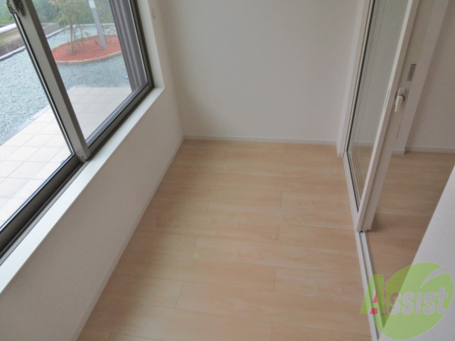 バルコニー　こちらのサンルームで、洗濯物干しもバッチリです。