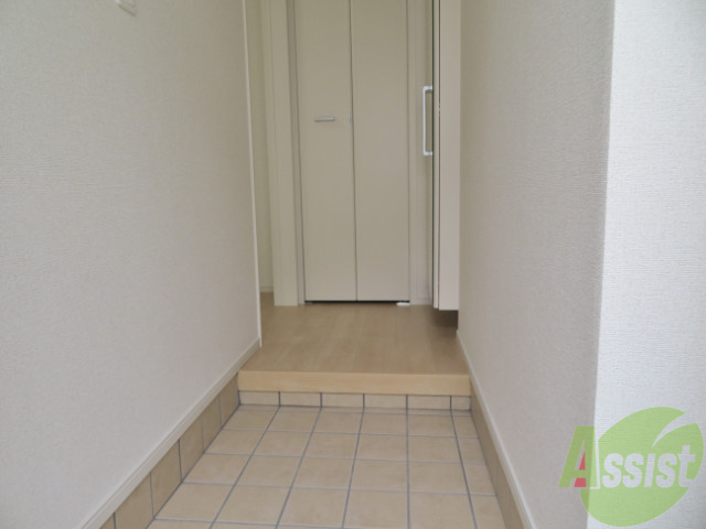 玄関　玄関には、クローゼットが付いています。