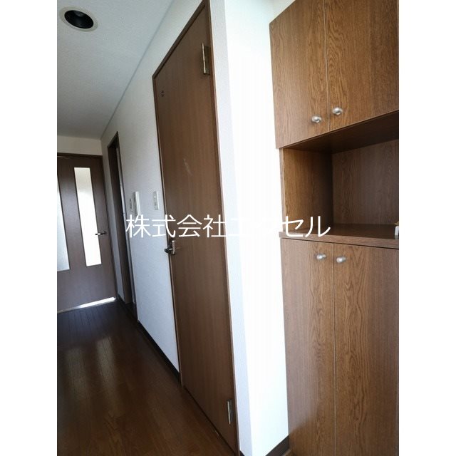 玄関　上下にシューズボックス完備です。