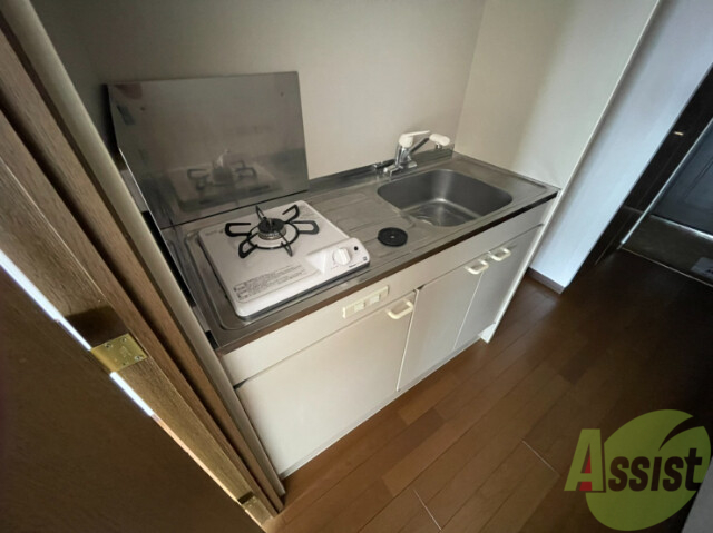 キッチン　キッチンはガスコンロが付いていて引越してすぐ使えそうです。