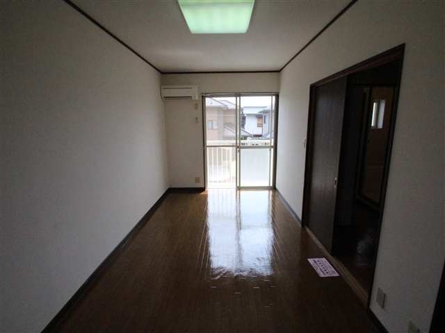 居室・リビング　8.6帖の洋室です。