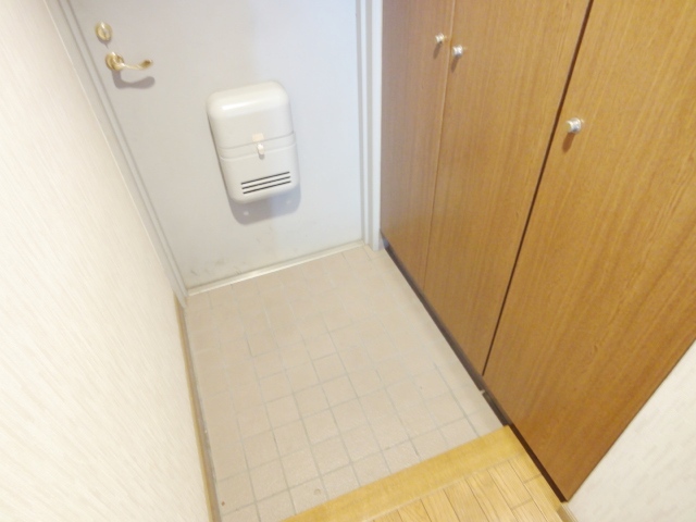 玄関　同物件別号室の写真です。