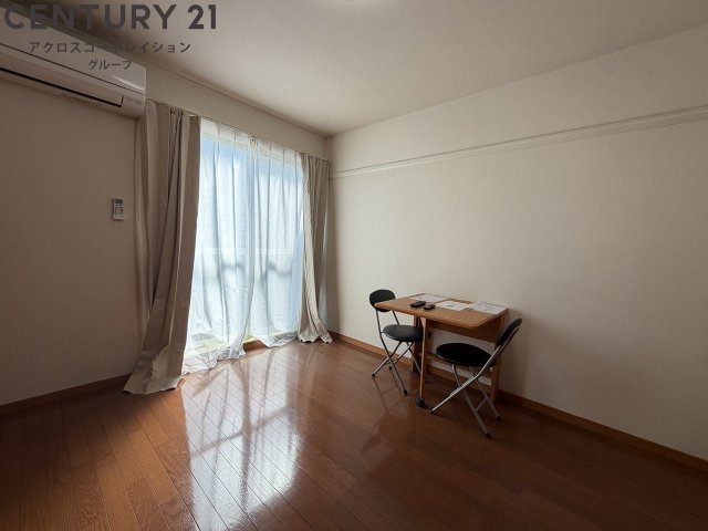 居室・リビング　家具家電付きの9.1帖の洋室です♪