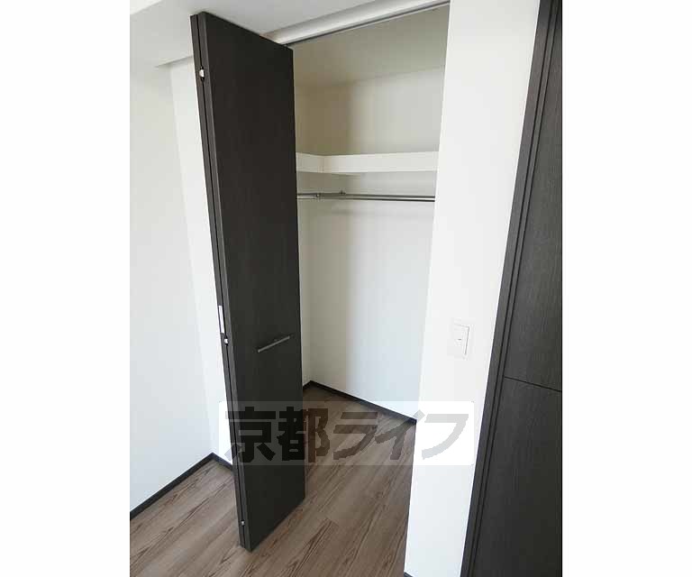 収納　・階数によって床・建具の色が異なります