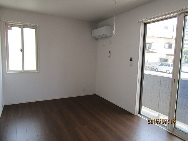 居室・リビング　写真は101号室です。(参考)