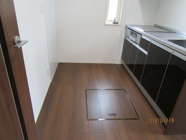 キッチン　写真は101号室です。(参考)