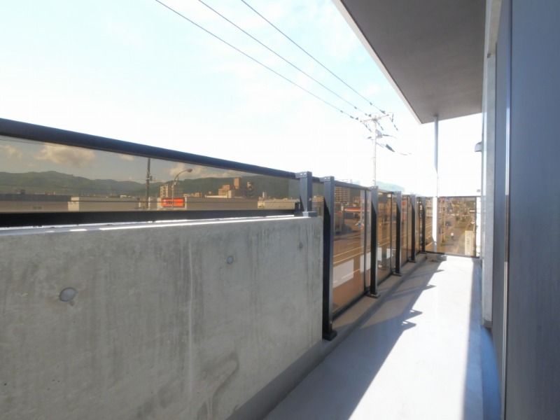 バルコニー　同物件別室のお部屋です