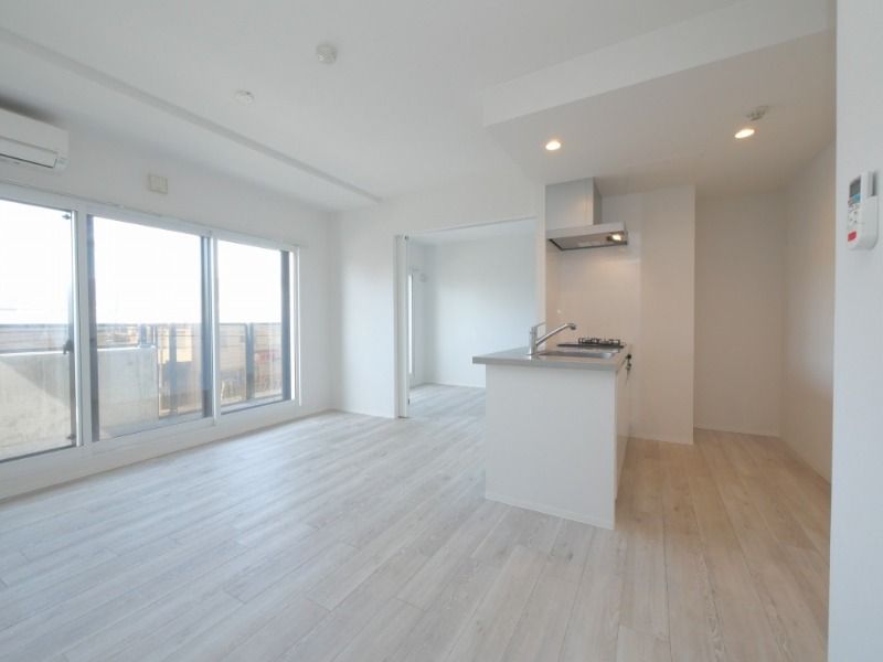 居室・リビング　同物件別室のお部屋です