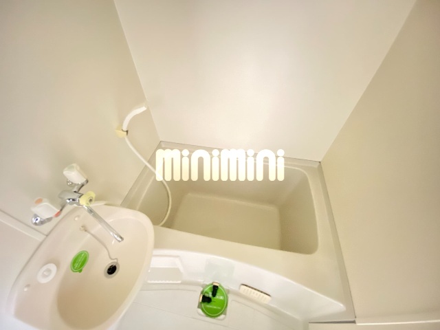 バス・シャワールーム　同物件別部屋のお写真です。