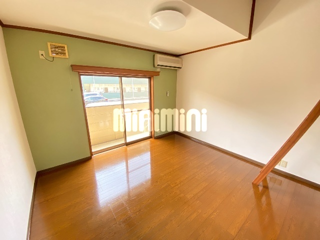 居室・リビング　同物件別部屋のお写真です。