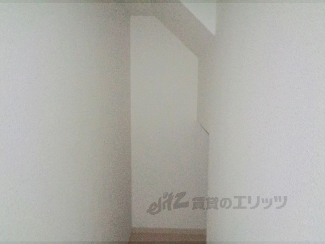収納　階段下