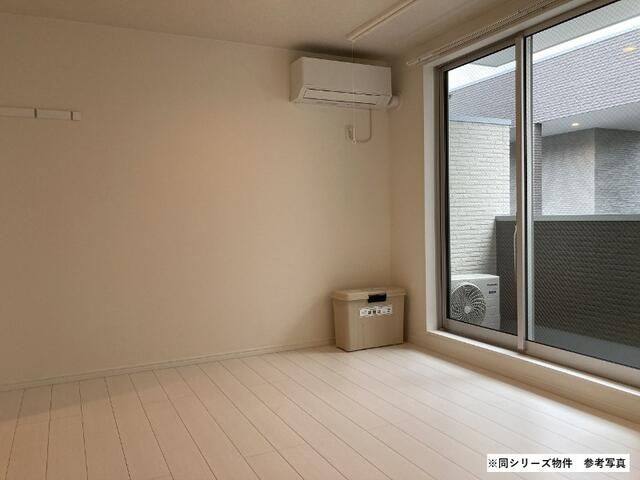 居室・リビング　こちらの居間で趣味の時間をお楽しみください