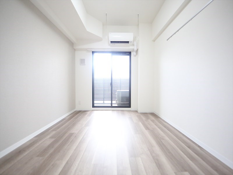 居室・リビング　洋室6.1帖　エアコン完備　バルコニー