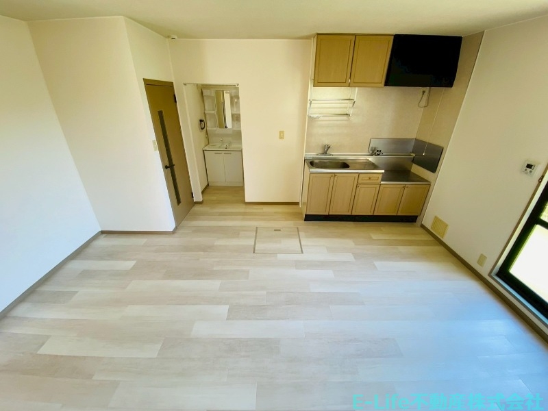 エントランス　※別部屋写真　反転