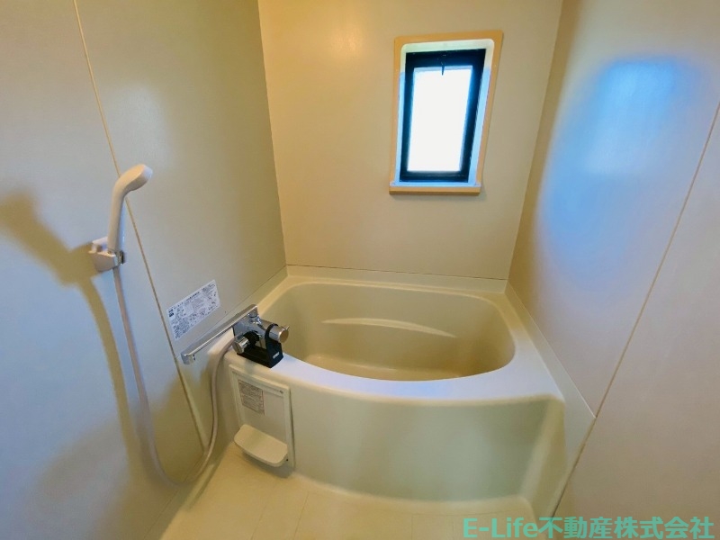 バス・シャワールーム　※別部屋写真　反転