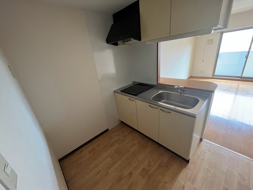 キッチン　※同建物の別のお部屋の写真です。