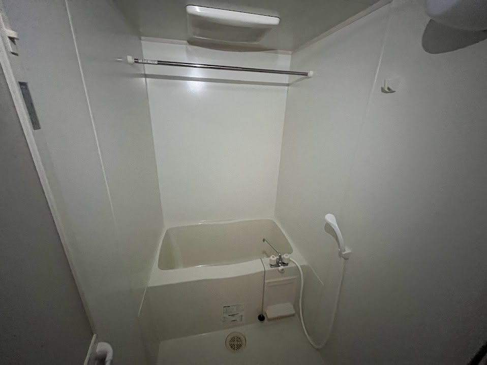 バス・シャワールーム　※同建物の別のお部屋の写真です。