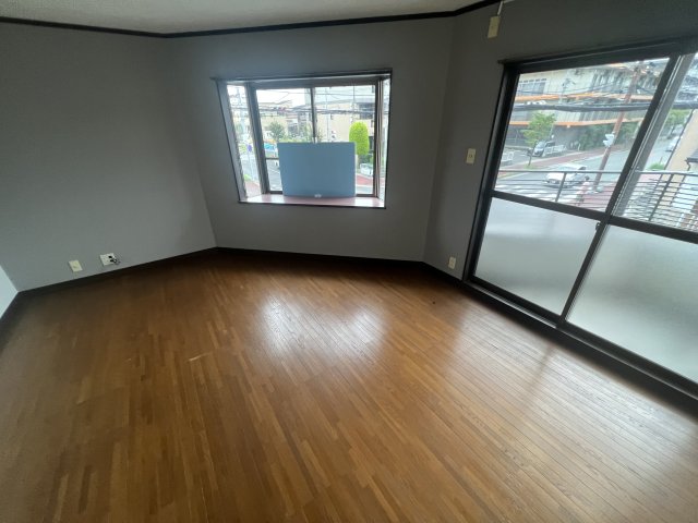 居室・リビング　２面採光の明るいお部屋です。