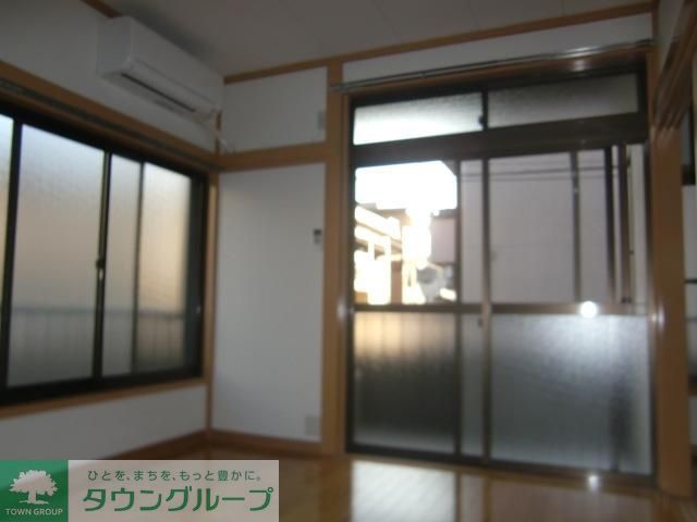 居室・リビング　2面採光の明るいお部屋です