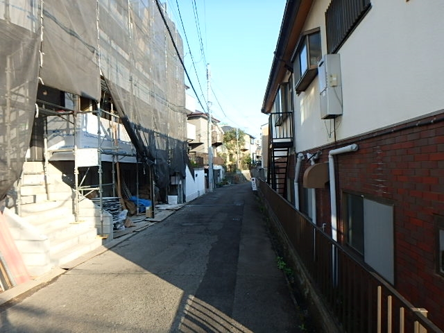 眺望　●建物の前面の道路の様子。