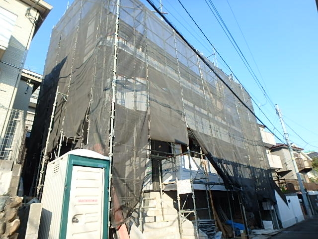 建物外観　●6月初旬入居予定。