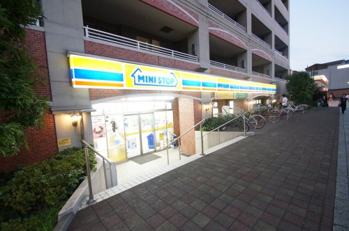 コンビニ　ミニストップ本牧店（コンビニ）まで484m