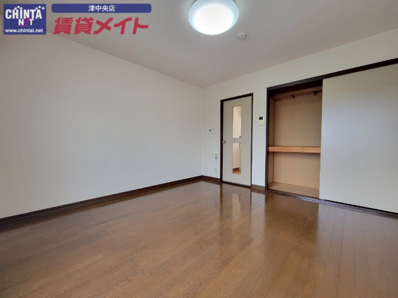 居室・リビング　同物件別室写真