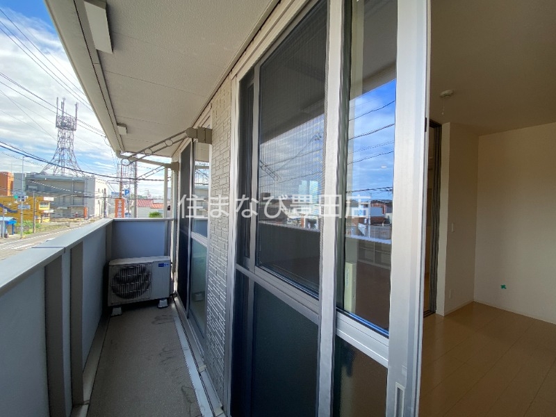 バルコニー　同型別部屋写真　清掃前