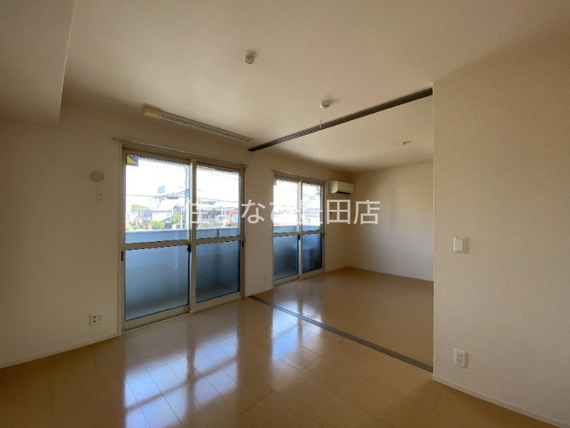 居室・リビング　同型別部屋写真　清掃前