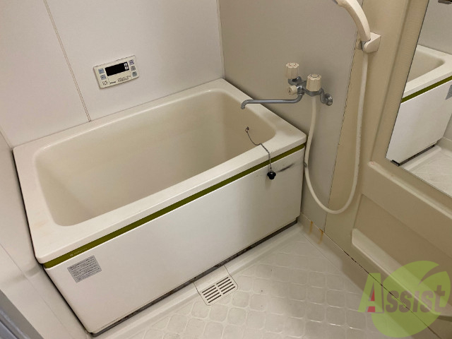 バス・シャワールーム　こちらはお風呂。一日の疲れをここで癒してください。