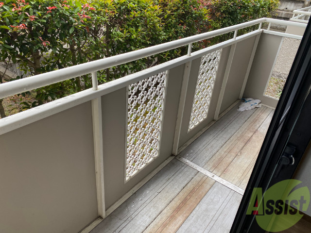 バルコニー　バルコニーは洗濯物を干すスペースが確保されていました。